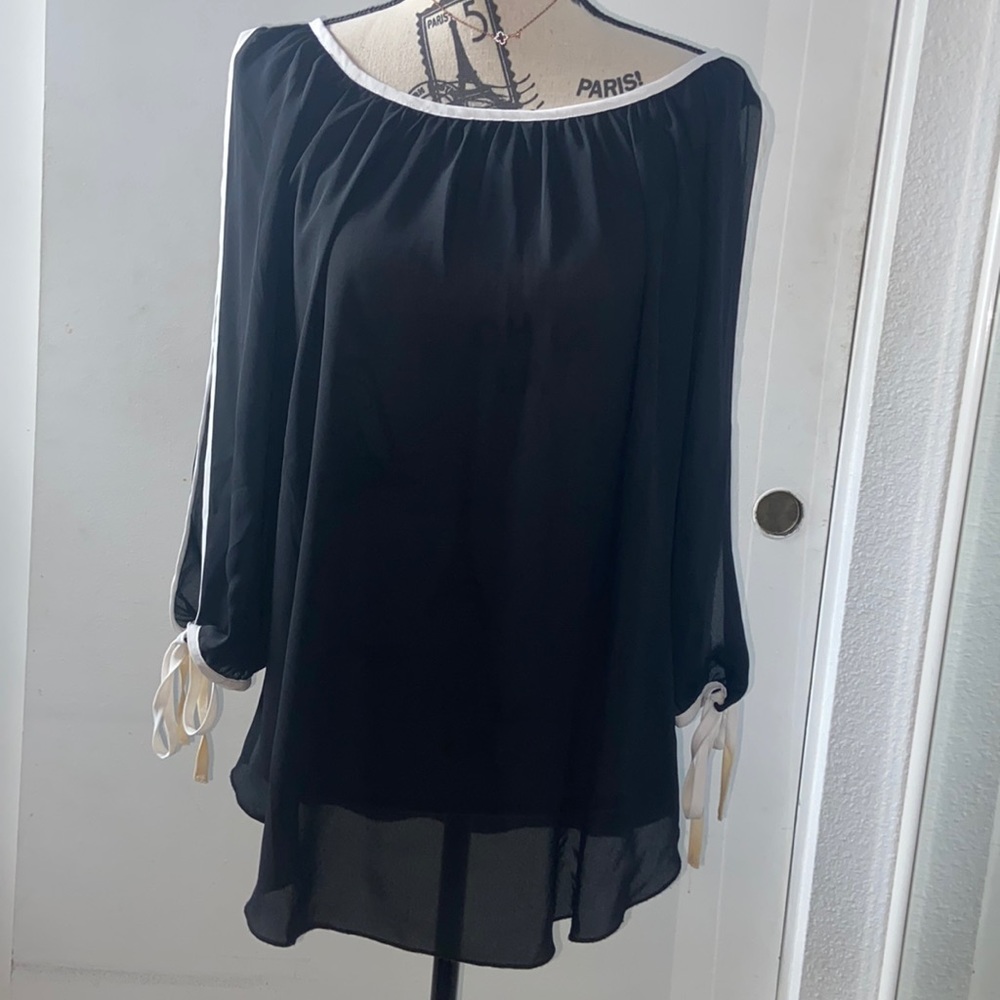 Spense- medium black top
